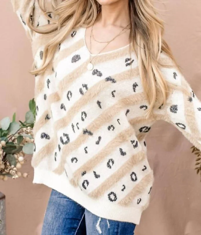 Leopard Print Faux Fur V Neckline Sweater In CreamV-Neck Knit Tops